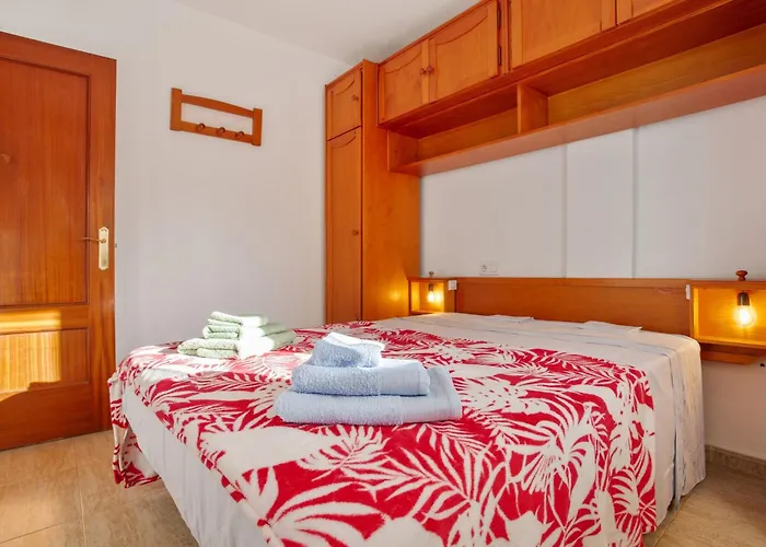 Tinajones Ла-Олива